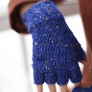 Das perfekte Paar Fingerlose Handschuhe Strickmuster, Halbfinger-Handschuhe, One-Skein-Geschenk, stricken Bild 4