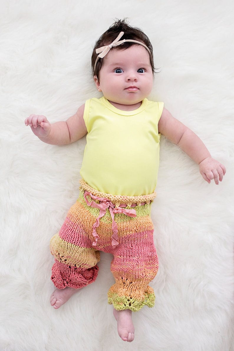 Baby Pants Knitting PATTERN, Gracie Ruffled Pantaloons in Newborn Size