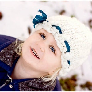 Het Lucy Handspun Hat PATROON-in uw handgesponnen garen, voor de maten 3-11, verkrijgbaar in grotere en babymaten, zachte geschenken, fotografie rekwisieten