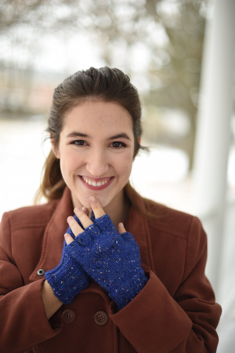 The Perfect Pair Fingerless Gloves Knitting PATTERN, Half-Finger Gloves, One-Skein Gift, Knit imagem 5