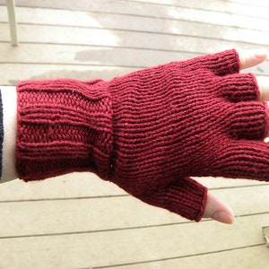 Das perfekte Paar Fingerlose Handschuhe Strickmuster, Halbfinger-Handschuhe, One-Skein-Geschenk, stricken Bild 9