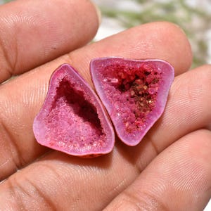 Paar rosa Druzy-Achat-Geodenscheiben, einzigartiges Kristall-Set für DIY-Ohrringe zur Schmuckherstellung