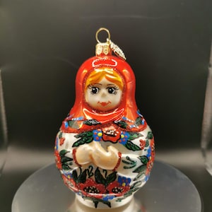 Glasornament – Matrjoschka-Puppe im slawischen Stil – Handgefertigter Weihnachtsschmuck aus Glas – Einzigartige Dekorationen für Familien und Weihnachtsliebhaber