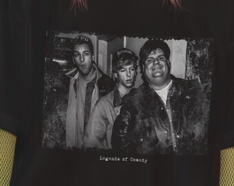 アダム・サンドラー、クリス・ファーリー、デヴィッド・スペードのシャツ｜90年代コメディトリオのアパレル