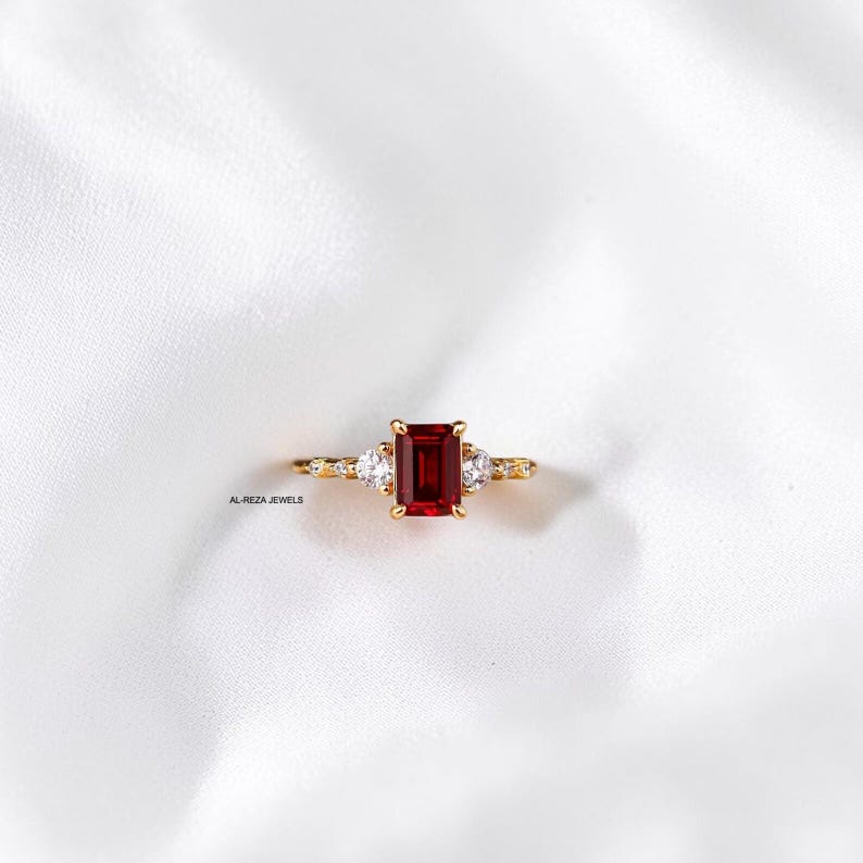 Bague en rubis de laboratoire, bague en rubis taille émeraude, argent sterling 925, bague ornée d'un zircon cubique, bague de naissance de juillet, bague de promesse, cadeau pour elle image 5