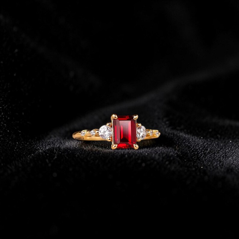 Bague en rubis de laboratoire, bague en rubis taille émeraude, argent sterling 925, bague ornée d'un zircon cubique, bague de naissance de juillet, bague de promesse, cadeau pour elle image 3