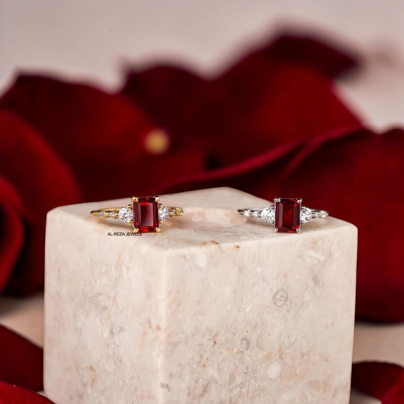 Bague en rubis de laboratoire, bague en rubis taille émeraude, argent sterling 925, bague ornée d'un zircon cubique, bague de naissance de juillet, bague de promesse, cadeau pour elle image 6