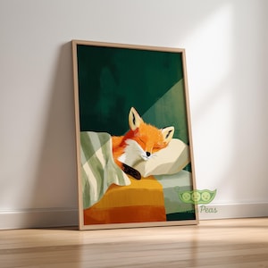 Puede incluir: Una lámina de arte enmarcada con la ilustración de un zorro naranja durmiendo, apoyando la cabeza en una almohada blanca bajo una manta a rayas. El fondo es de color verde bosque profundo y el texto Auntie Peas aparece abajo a la derecha.