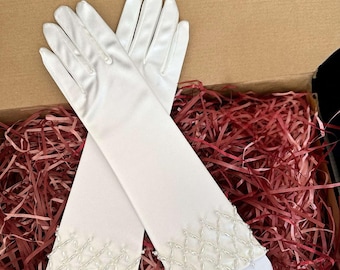 Diep ivoor satijnen bruidshandschoenen met parels, handgemaakte vintage bruilofthandschoenen, lange opera bruidshandschoenen, elegante bruidaccessoires