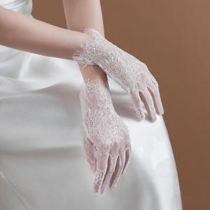 Ivory Eyelash Lace Bridal Gloves – Elegant Short Lace Wedding Gloves for Bride, Prom, Photoshoot, Tea Party, or Vintage-Inspired Looks