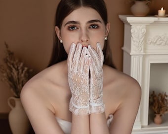 Guanti da sposa corti in pizzo vintage / Guanti da sposa a doppio strato con volant per un'eleganza senza tempo