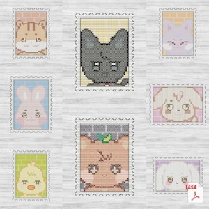 Può includere: Una collezione di sette disegni a punto croce con adorabili facce di animali, tra cui un gatto, un coniglio, un cane e un pulcino, ciascuno incorniciato all'interno di un bordo di francobollo. La tavolozza dei colori include pastelli tenui e toni della terra.