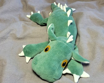 Peluche dragon verte personnalisée, jouet réconfortant fait main, décoration de chambre d'enfant sur le thème de la forêt, poupée créature fantastique