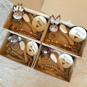 Personalized Newborn Baby Gift Set with Muslin Bib, Wool Comb, Crocheted Pacifier Clip and Knitted Rattle, Perfect Baby Shower Gift