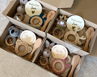 Personalized Newborn Baby Gift Set with Muslin Bib, Wool Comb, Teething ring and Knitted Rattle, Perfect Baby Shower Gift
