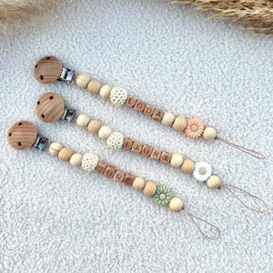 Personalized Pacifier Clip with Name & Flower – Custom Baby Pacifier Holder – Handmade Wooden Beads – Newborn Gift – Baby Shower Present