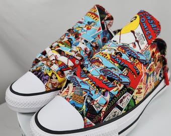 Zapatillas personalizadas de Wonder Woman estilo caricatura. Si prefieres otro tema además de Wonder Woman, comparte tu idea y nosotros la crearemos para ti.