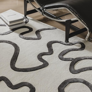 Finest Rug Keith svartvit ull- och sidenmatta handtuftad, modern lyxig matta, geometrisk designermatta, vardagsrumsinredning