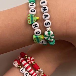 Leuke kleikralenarmbanden met kerstthema