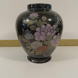 Rickshaw with flowers Vase - Dark Blue cobalt Japanese design with gold trim