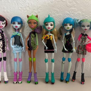 Monster High Roller Maze Dolls
