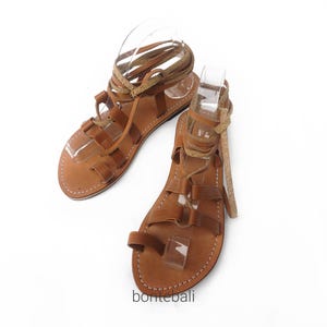 Sandálias de verão, Chinelos boho com miçangas, Sandálias de verão boho, Sandálias artesanais com miçangas, Sandálias de couro natural, Sandálias gladiadoras