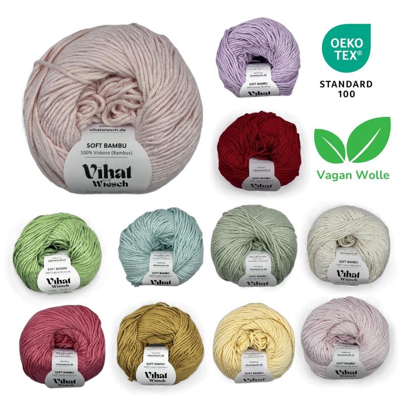Puede incluir: Una colecci&oacute;n de once ovillos de hilo Soft Bambu en varios colores incluyendo rosa claro, lavanda, rojo, verde, azul claro, salvia, crema, rosa oscuro, amarillo mostaza, amarillo p&aacute;lido y malva, cada uno con una etiqueta blanca Vihat Wiesch.