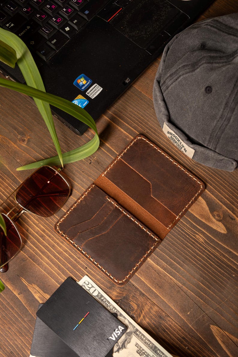 Personalized Leather Card Holder, Minimalist Leather Wallet, Distressed Leather Man Wallet, Custom Leather Bifold Wallet, Fathers Day Gift bild 4