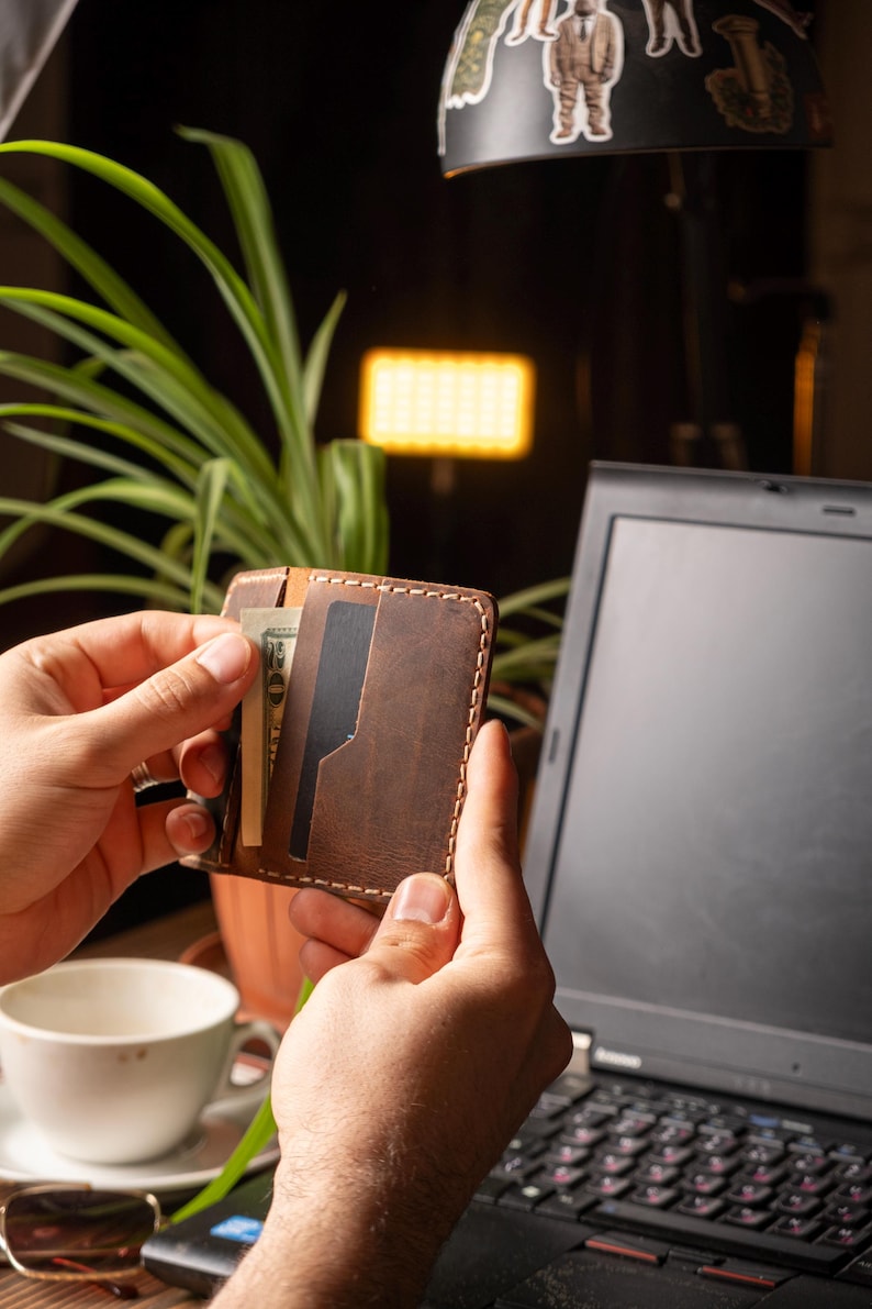 Personalized Leather Card Holder, Minimalist Leather Wallet, Distressed Leather Man Wallet, Custom Leather Bifold Wallet, Fathers Day Gift bild 7