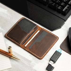 Personalized Leather Card Holder, Minimalist Leather Wallet, Distressed Leather Man Wallet, Custom Leather Bifold Wallet, Fathers Day Gift bild 1
