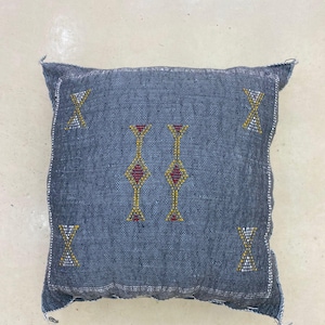 Unique Throw Cushion, Silk Cactus Fabric, Woven Berber Cushion, Custom Kilim Pillow Cover, Artisan Boho Accent, Natural Silk Textile Gift