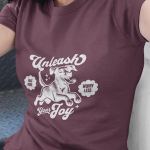 Maglietta in cotone con scritta &quot;Playful Dog Lover&quot;: abbigliamento casual unisex