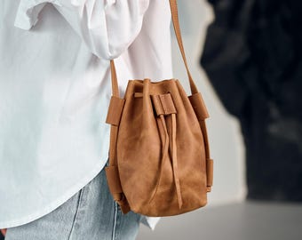 Bolsa transversal de couro com cordão, Bolsa pequena de ombro tipo balde, Bolsa transversal pequena, Mini bolsa com cordão, Bolsa transversal feita à mão