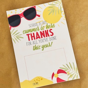 Carte-cadeau 5 x 7 de remerciement pour un enseignant de fin d'études | Conception de plage d'été | L'école est finie | Cadeau de remerciement de fin d'année pour l'enseignant ou le personnel