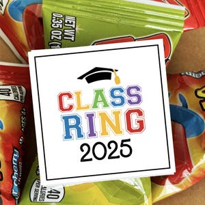 Etichette stampabili per bomboniere ad anello della classe del 2025. Etichette per diplomati della scuola materna o dell'asilo 2025. Bomboniera ad anello di caramelle per la classe.