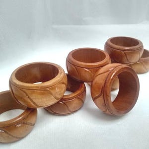 Set di 8 anelli portatovaglioli vintage in legno intagliato - 5 cm, decorazione rustica per la tavola in stile boho