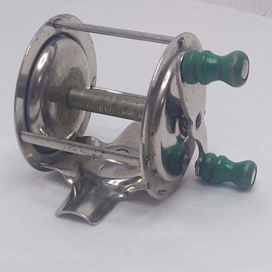 custom fishing rod and reel Thorne Bros Stealth Bass/Walleye Rods - power pro 1000 yard bulk spool Line Rating:6 - 12 lb and has an extremely Fishing Rod Red Abu