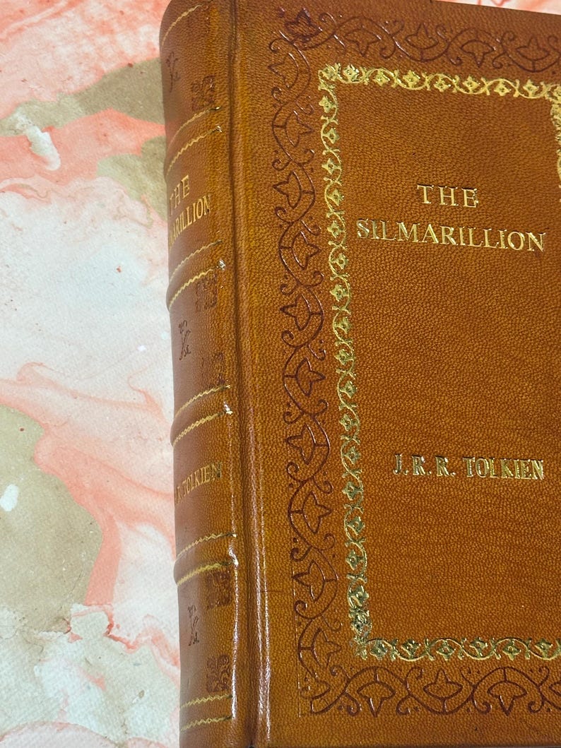 El Silmarillion de J.R.R. Tolkien, edición encuadernada en cuero imagen 2