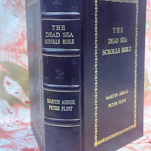 Biblia Zwojów znad Morza Martwego Najstarsza znana Biblia, oprawiona w skórę ze złotymi krawędziami