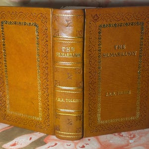 El Silmarillion de J.R.R. Tolkien, edición encuadernada en cuero imagen 5