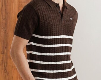 Gestreept kabelgebreid poloshirt voor heren, chocoladebruin, katoenen breisel met textuur.
