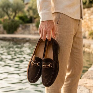 Mocasines Horsebit de ante marrón / Zapatos de vestir de cuero italiano para hombre / Mocasines sin cordones hechos a mano