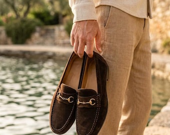 Braune Wildleder-Loafer mit Trensenverschluss | Italienische Herrenschuhe aus Leder | Handgefertigte Slipper