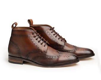 Brogue Stiefel aus Vollnarbenleder für Herren, handgefertigte Derby-Stiefel mit Flügelspitze, brünierte braune formelle Schnürstiefel