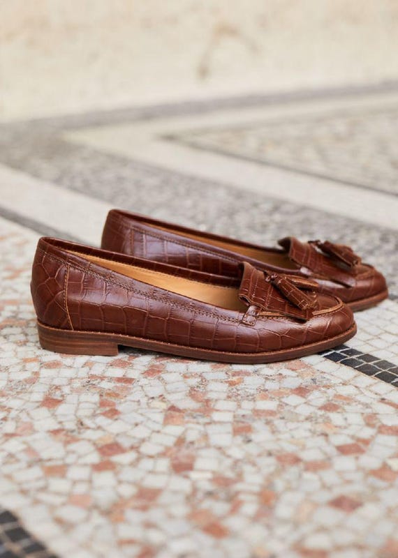 Brown Croc Embossed Leather Loafers for Women | Classic Tassel Slip-On Flat Shoes | Vintage Style Academic Footwear