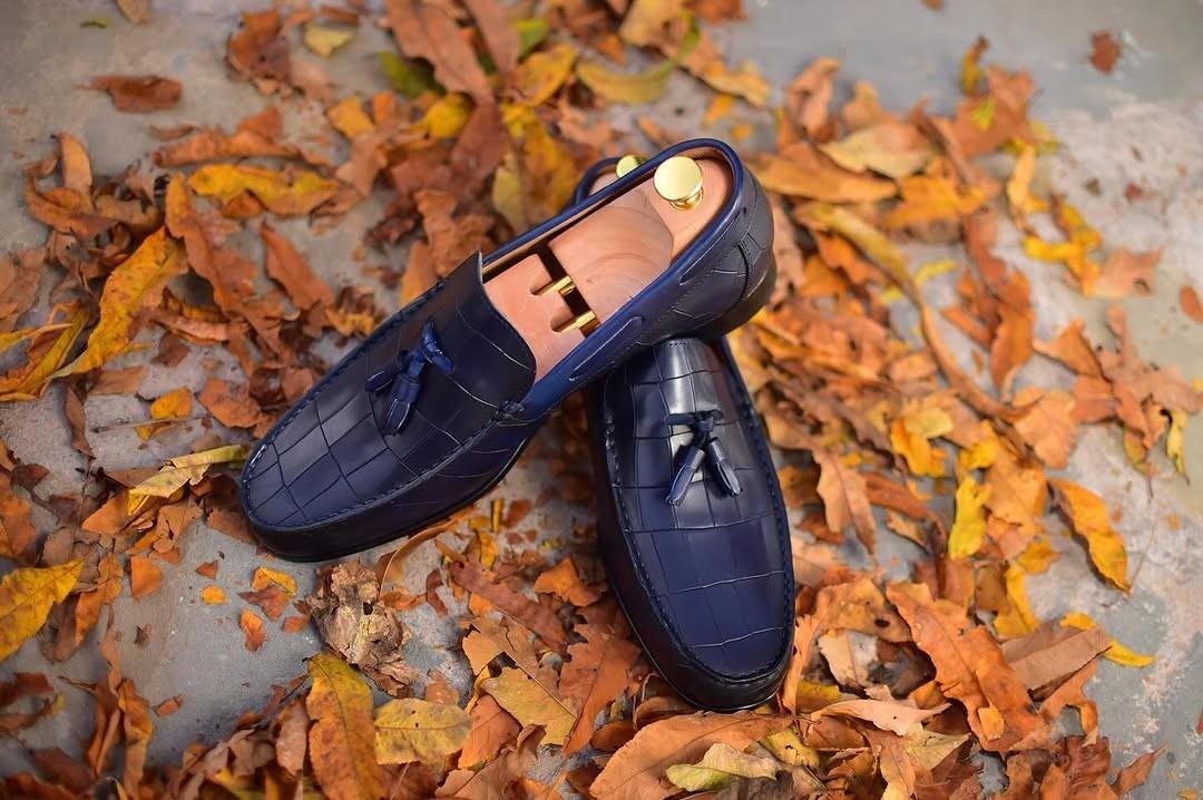 Handcrafted Navy Blue Leather Loafers Crocodile Emboss  display picture 3