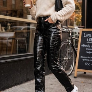Pantalones de Cuero de Cocodrilo Negro Tiro Alto Charol, Pantalones Diseñador Hechos a Mano en Piel de Becerro, Moda Quiet Luxury Premium