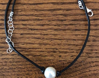 Freshwater pearl & leather necklace
