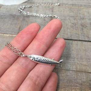 Sardine Charm Halskette - Geschenk für Silberfischliebhaber