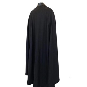ack view of Darth Vader cosplay costume, full leather armor, flowing cape, belt and glove details visible, authentic Star Wars The Empire Strikes Back replica cosplay outfit, suitable for Halloween, cosplay conventions, photoshoots, fans, collectors, men’s and women’s cosplay, high-quality costume with realistic design and attention to detail